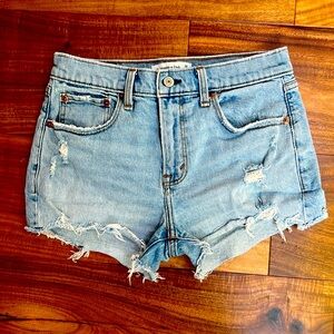 Abercrombie & Fitch Mid Rise Mom Short